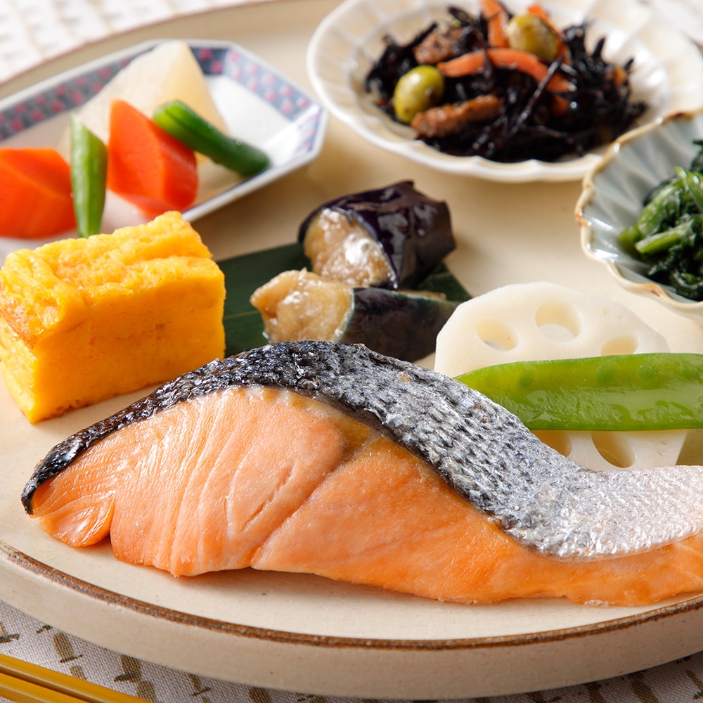 ニチレイのヘルシー食品 健康管理食 ダイエット食気くばり御膳 銀鮭の塩焼きとおかず6種 冷凍 ヘルシー食品のページです